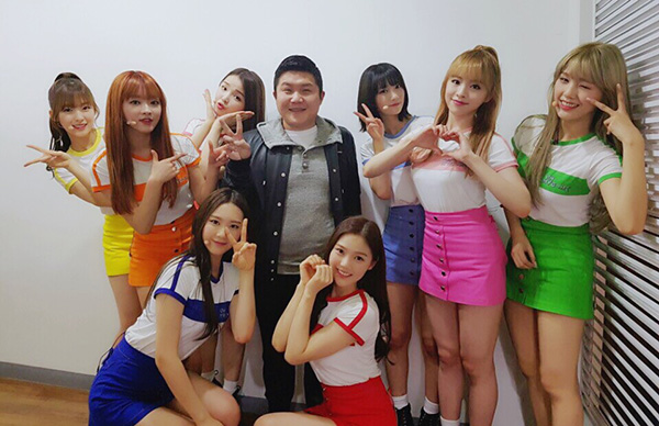 오마이걸, 조세호와 다정 인증샷 공개…차오루 보고 있나?