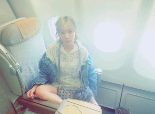 소녀시대 태연, 상큼 비행기 인증샷...'자체발광 미모'