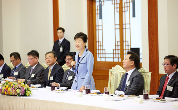 박근혜대통령의26일간담회모습(사진=청와대홈페이지)