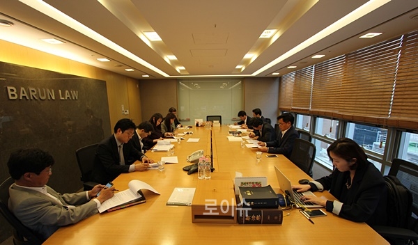 법무법인바른이4월27일테헤란로바른빌딩에서‘공직선거법제251조후보자비방죄의사례연구’라는주제로세미나를갖고있다.(사진제공=법무법인바른)