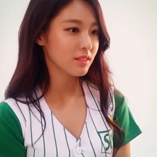 설현, 보호본능 일으키는 외모 ‘남심 강탈’