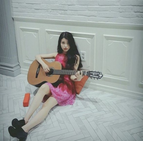 아이유, 청초한 매력 ‘남심 저격’