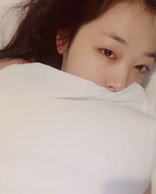 설리, 아기 피부 ‘남심 황홀’