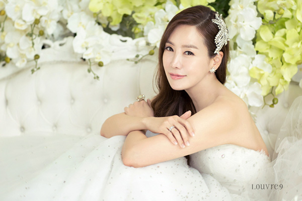 김정은, 예비 신부의 설레임이 가득 담긴 웨딩 화보 공개