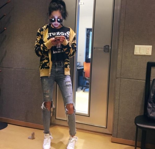 제시,선글라스 쓰면서 ‘찰칵’