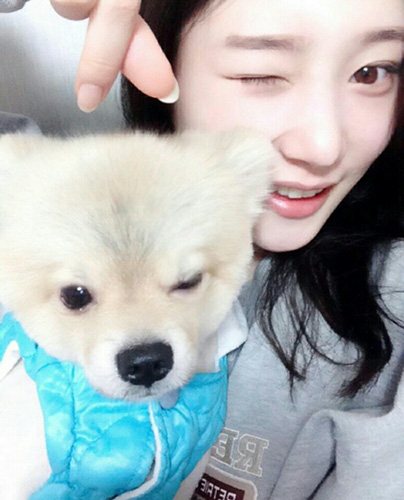 IOI 정채연, 애완견과 사랑스러운 투샷…“우리 윙크도 잘해요”