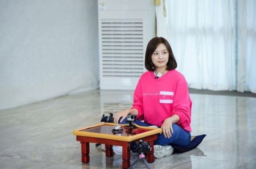 김지원, 핑크색 옷 입고 ‘상큼한 모습’ 시선 집중