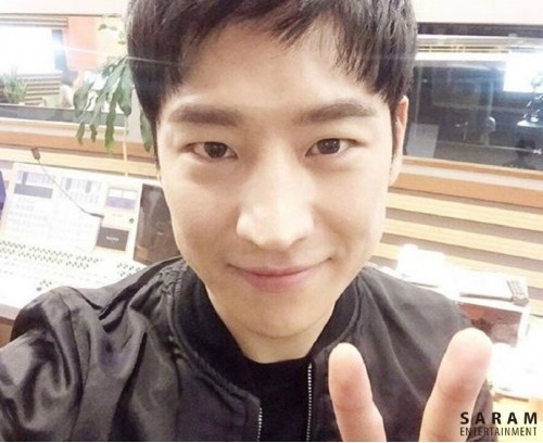 이제훈, 빙그레 살인 미소 '여심 저격'