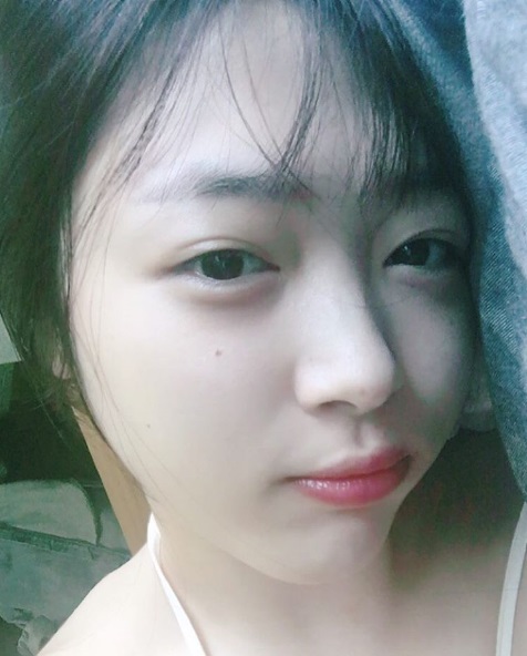 설리, 잡티 하나 없는 무결점 도자기 피부 '여신 미모'