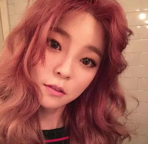 혜이니, 바비 인형 같은 외모 ‘시선 집중’