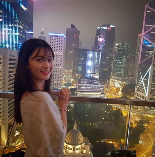 남보라, 도시에서도 빛나는 우월 외모 ‘남심 저격’