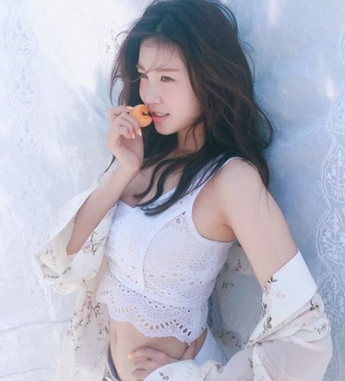 전효성, 뷰티 화보로 근황 공개 "상큼상큼"