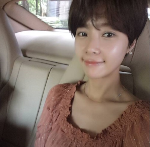 황정음, 도시적 느낌 충만한 사진 보니 ‘찰칵’