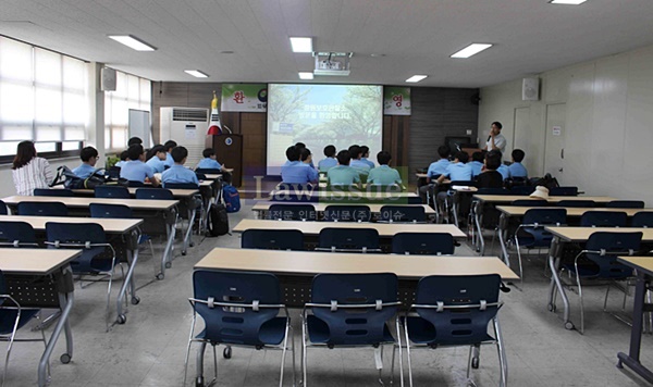 동진중학교 3학년 학생을 시작으로 현장직업 체험을 운영하고 있다.