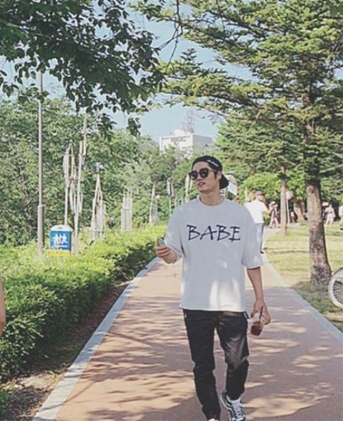 고원희 열애 이하율, 흰 셔츠·운동복 입어도 훈훈한 외모 ‘여심 저격’