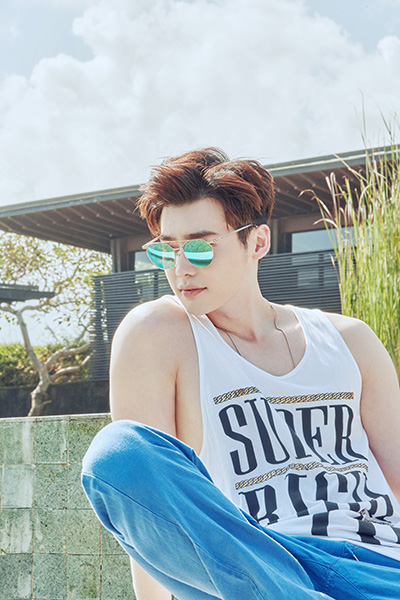 이종석, 발리화보 비하인드 컷 공개…은근 섹시 눈길