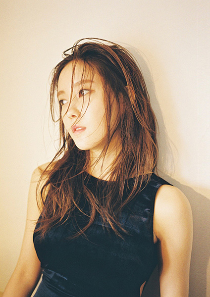 효민, 솔로 데뷔 2주년 맞아 미공개 컷 대방출
