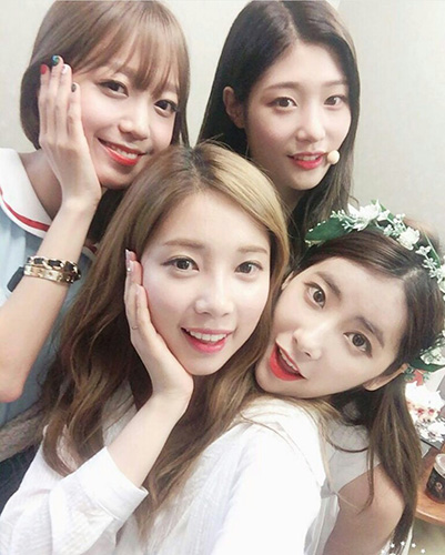 다이아&CIVA, '프로듀스101' 팀의 반가운 재회…변함없는 돈독한 우정