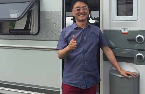 개그맨 권영찬, '가족여행 매번 갔다가...모델 발탁'