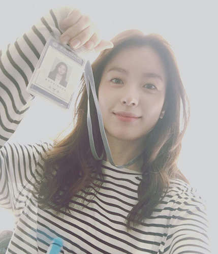 한효주, 드라마 ‘W’ 인증샷 공개…오연주 완벽 싱크로율 기대