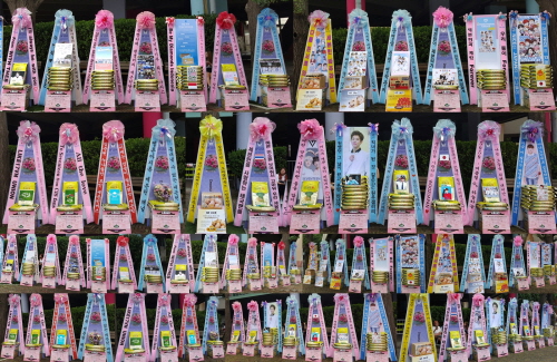 그룹 세븐틴 콘서트 응원 드리미 쌀화환과 라면 알부자 사료드리미화환 /사진제공: 드리미