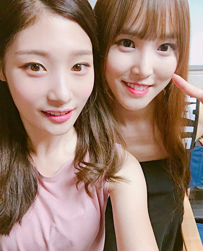다이아 정채연, 여자친구 유주와 다정한 투샷 공개