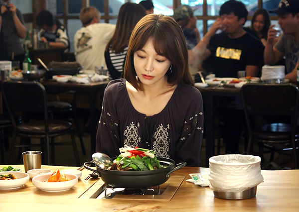 신소율, ‘조용한 식사’ 출연…내숭 없는 폭풍 먹방 선보일 예정