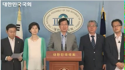 왼쪽부터 박범계 의원, 백혜련 의원, 신경민 의원, 조응천 의원, 박주민 의원