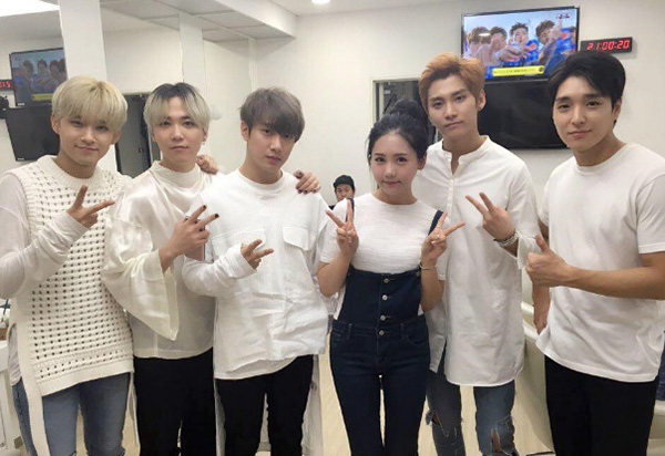 송하예, 부러운 근무환경…FT 아일랜드-에릭남과 인증샷