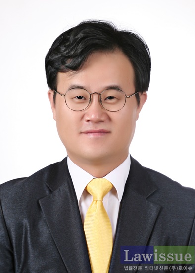 더불어민주당 입당을 선언한 김성훈 위원장.