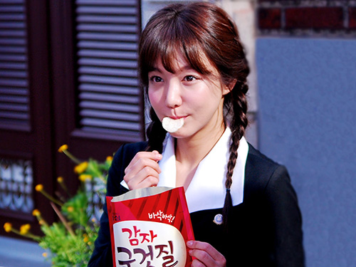 신소율, 스낵 먹방 선보이며 광고계 접수