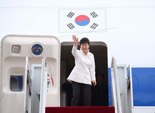해외 순방을 위해 출국한 박근혜 대통령(사진=청와대 블로그)