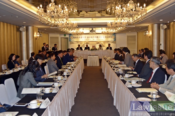 부산지방변호사회와 일본 후쿠오카변호사회간 교류회를 갖고 있다.