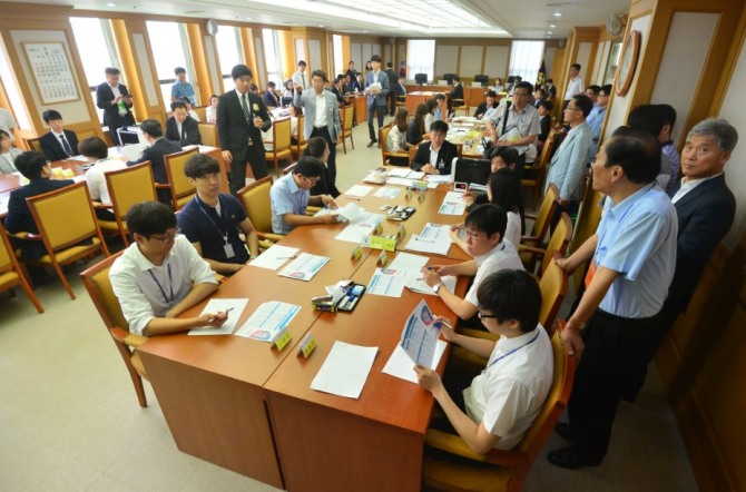 인천지방법원에서 지난 6월 29일 열린 재검표 모습