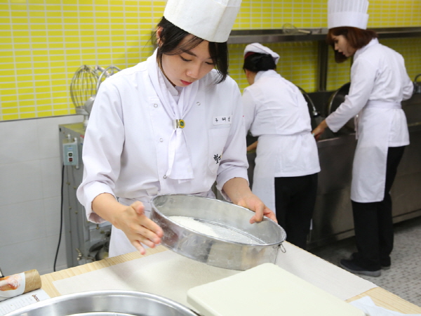 제과제빵학과 과정 단계별 특성화 교육중심의 전문 교육기관 한호전 주목