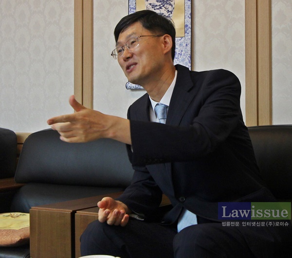 문형배 부산가정법원장 “사람이 키워드인 인간적인 법원 만들고 싶어”