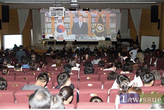 윤인태 부산고법원장의 대한민국 법원의 날 축하 영상.