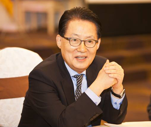 국민의당 원내대표인 박지원 비상대책위원장