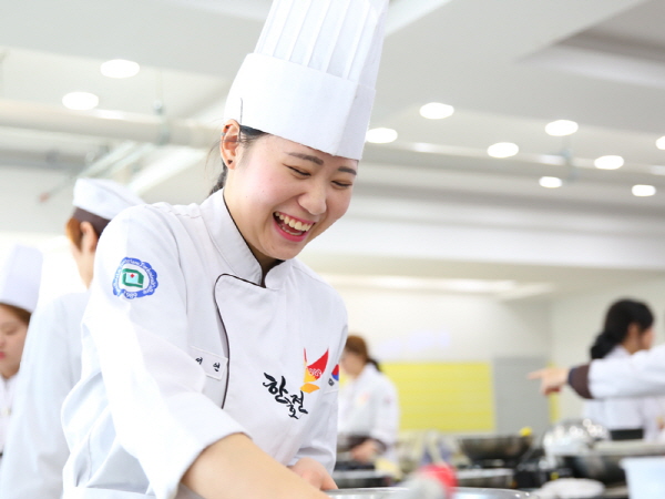 한호전 호텔제과제빵학과 과정 다양한 특수 빵 공예 실습 주목