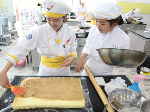 한호전 실습실 주목! 제과제빵학과 과정 관심 속 KBS 미라클레시피 촬영