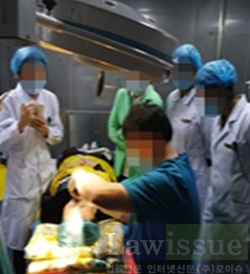 중국에서 무면허 성형수술을 집도하고 있다. (사진제공=경남경찰청)