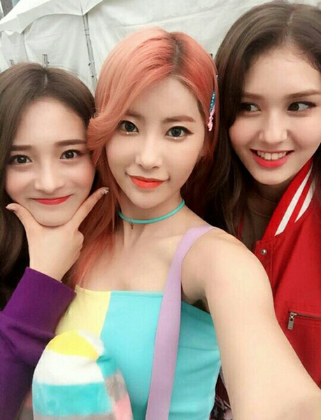 다이아 기희현, 아이오아이 주결경-전소미와 함께한 깜찍 셀카 공개