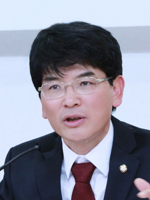 박완주 "부산경마장, 마필관리사 착취실태 외면"