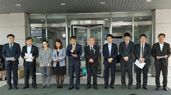 성명서를 낭독하는 오영중 서울변회 인권위원장 / 사진=김양홍 변호사(맨 좌측) 블로그
