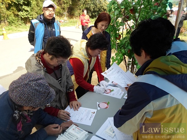 선거덕후 찾기 및 사과나무 작성을 하고 있다.