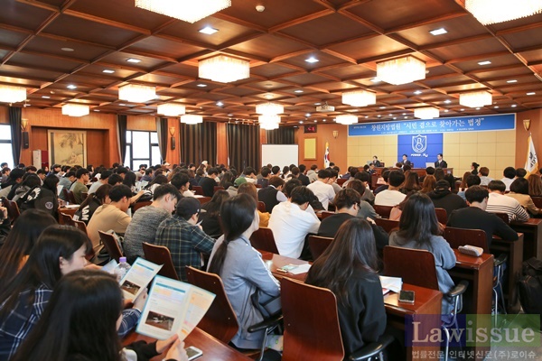 경남대학생들이 재판 방청을 하고 있다.(사진제공=창원지법)
