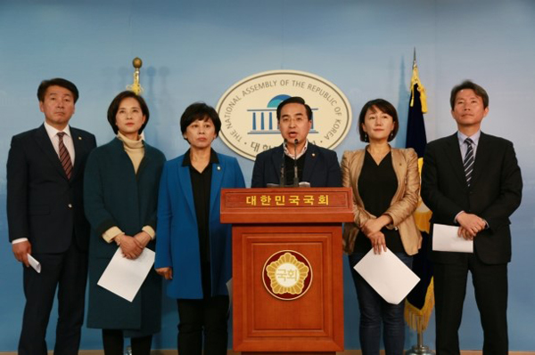 “청와대, 최순실에 보고한 국가기밀 검찰에 못 주는 이유 뭐냐”