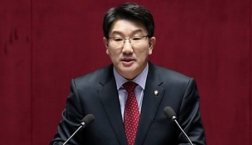 권성동 “朴 대통령 탈당은 차후의 문제... 꼭두각시 총리 임명 있을 수 없어”