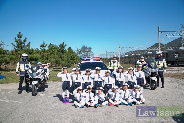 “나도 멋진 경찰관이 될래요”(사진제공=부산지벙경찰청)