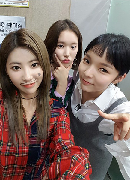 다이아 기희현, ‘해피투게더’ 촬영 후 박진주-박환희와 깜찍한 인증샷